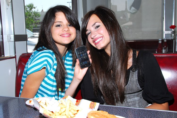 Selena Gomez with Demi Lovato Friendship
