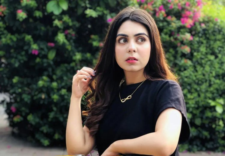 In Picture: Areesha Khizar Hayat Photoshoot in black dress won the hearts of fans