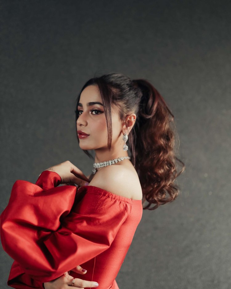 Aima Baig Bold Photos wearing an all-red outfit Broke the Internet
