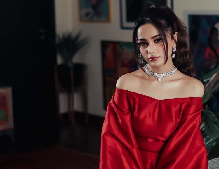 Aima Baig Bold Photos wearing an all-red outfit Broke the Internet