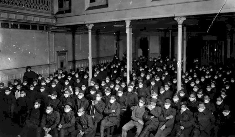 Soldiers wears face masks during influenza epidemic (Spanish flu) 1918