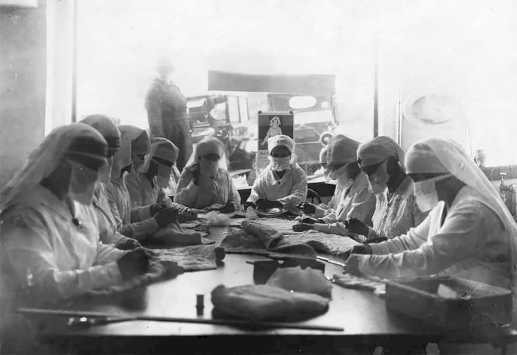 The workers during Spanish flu in 1918